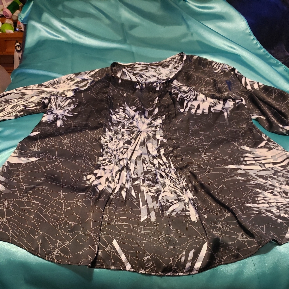 Lane Bryant Silky Black & White Top 26 28